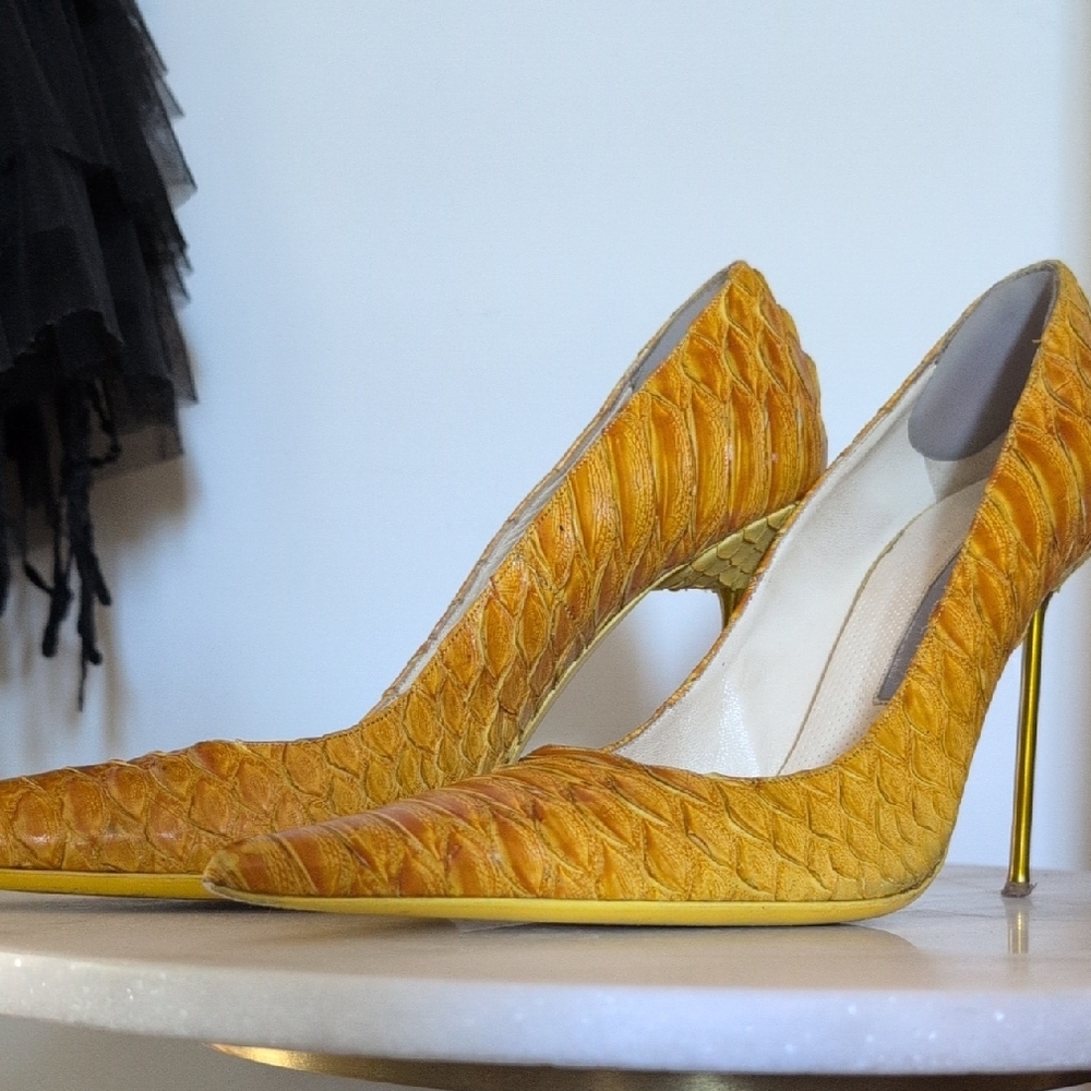 Elegant Yellow Textured Women's Heels
